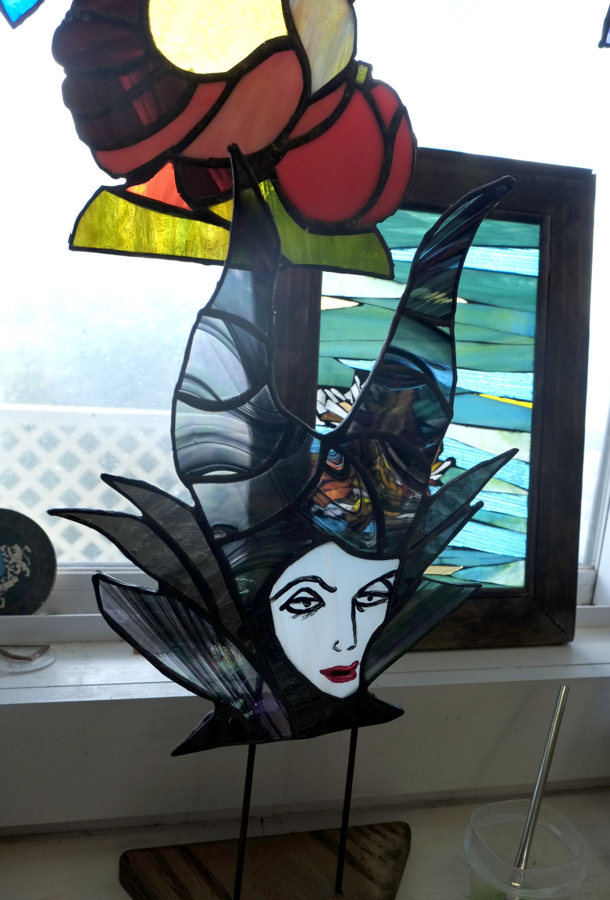 SH1018stainedglass2.jpg